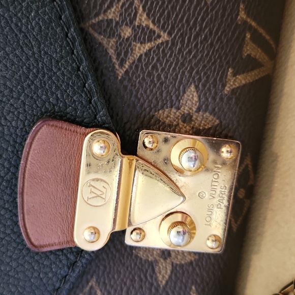 Louis Vuitton, Pallas Chain Monogram Canvas with Calfskin - Picture 12 of 16